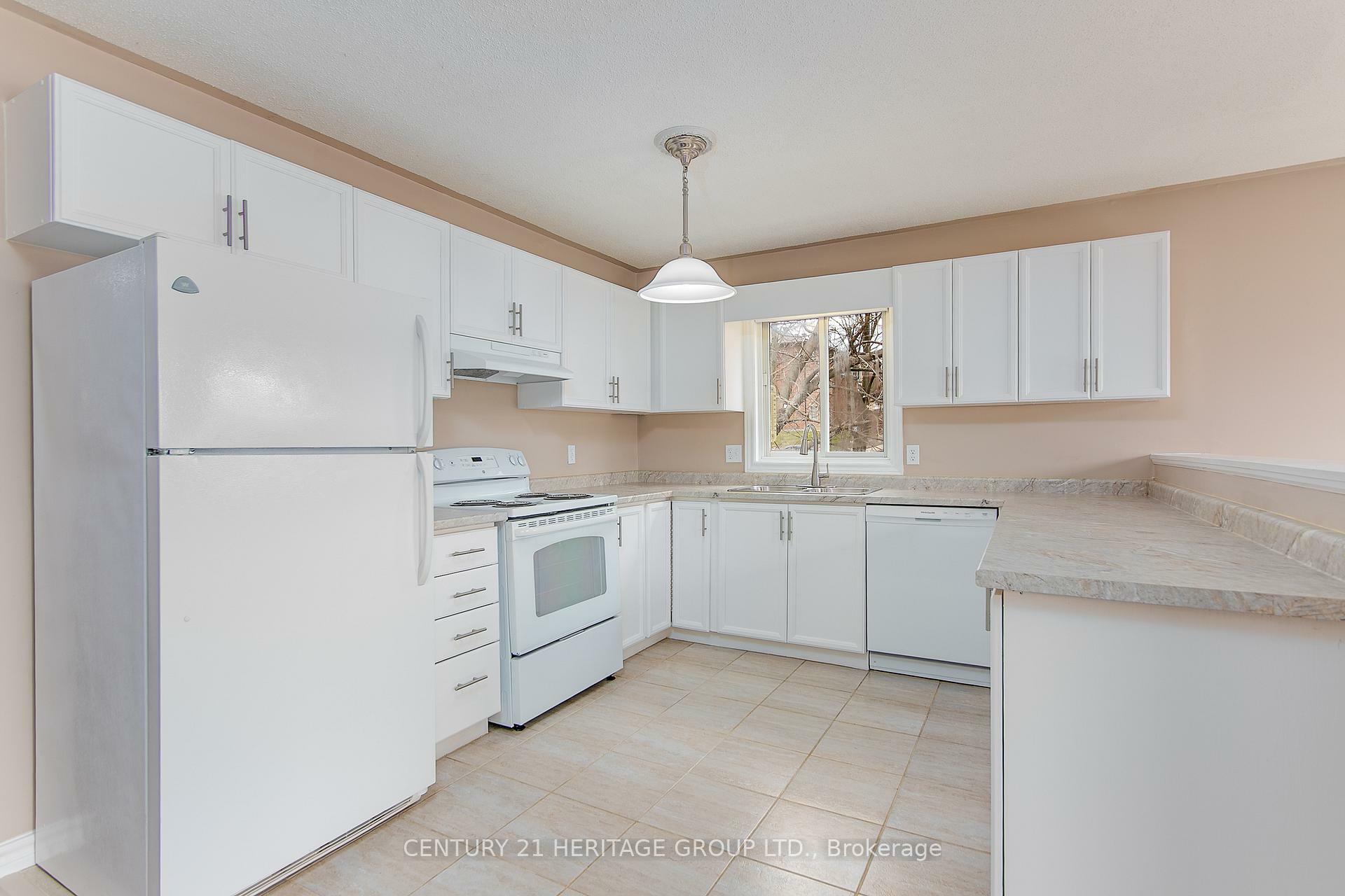 Photo de la propriété: 119 Berczy Street ON L4M 3R3