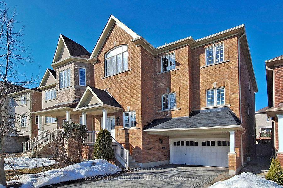Property Photo: 215 Woodspring Avenue ON L3X 3J4