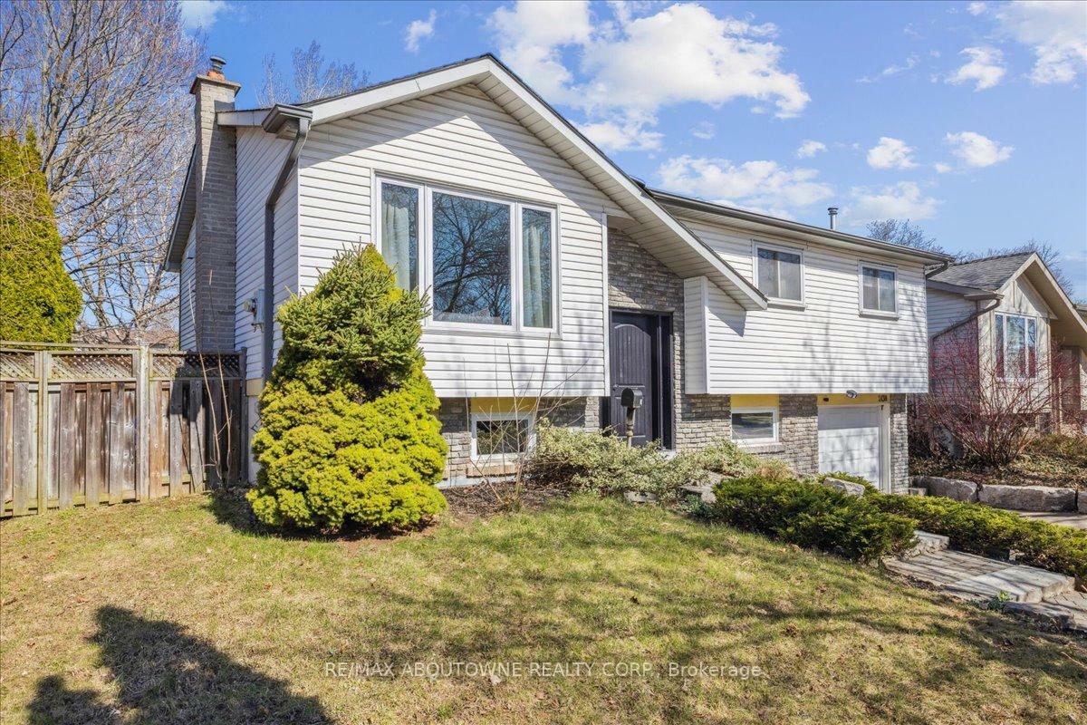 Property Photo: 2430 Cavendish Drive ON L7P 3B9