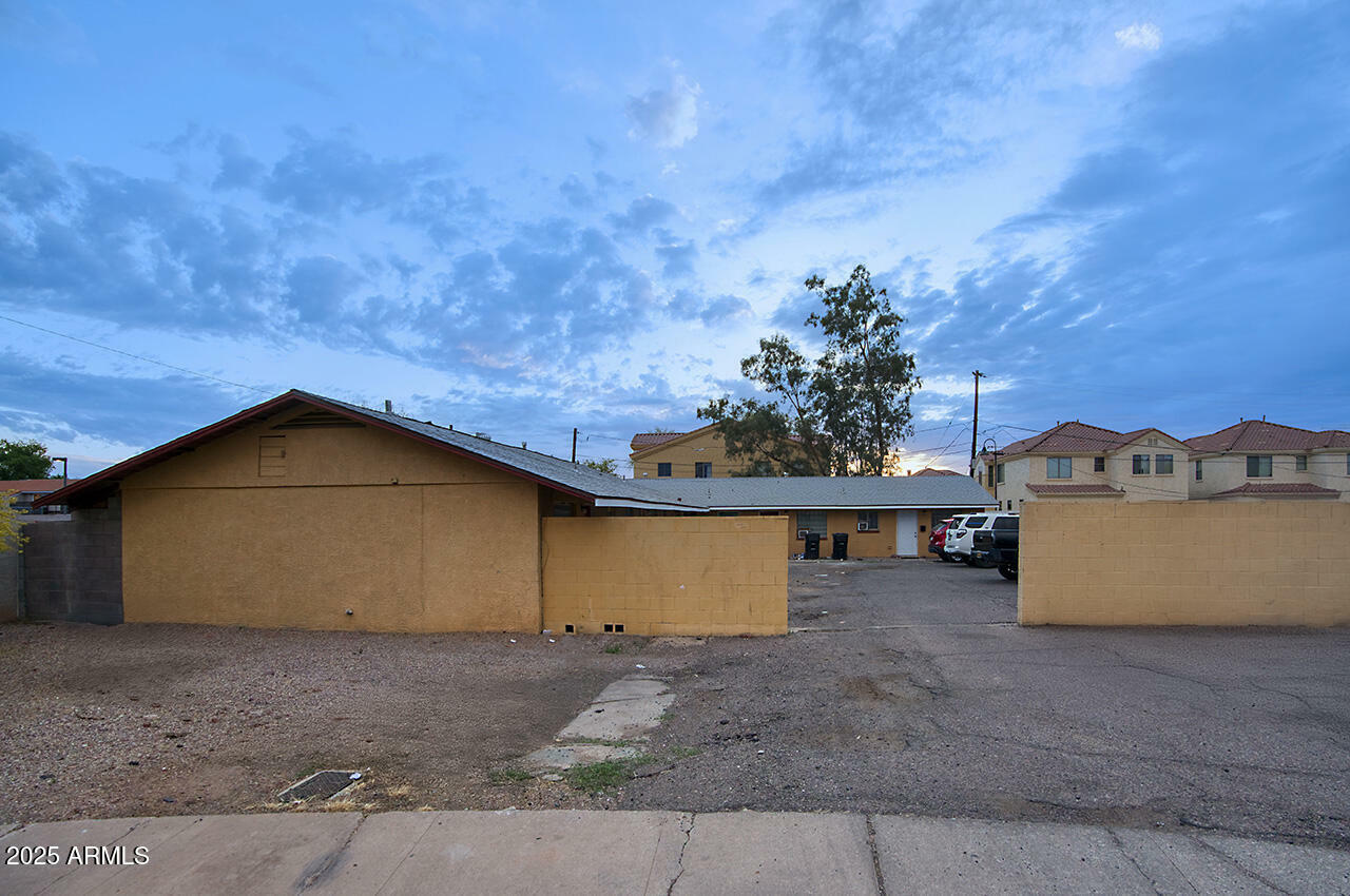 Property Photo: 1440 S Stanley Place AZ 85281
