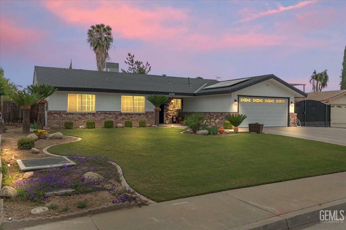 Property Photo: 2724 Hempstead Lane CA 93309