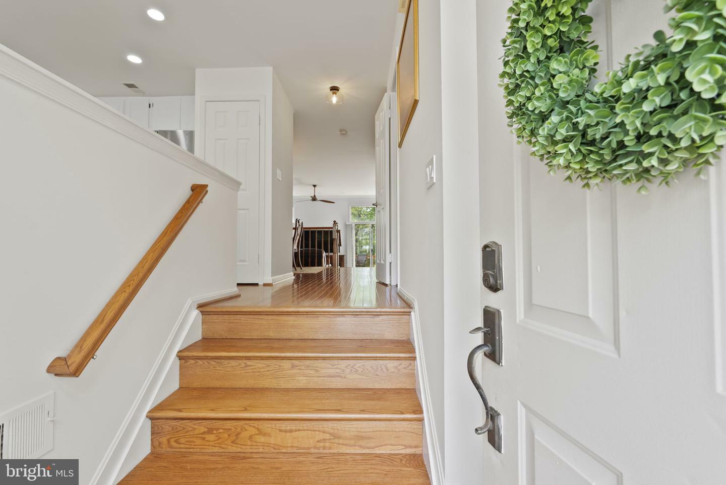 Property Photo: 7022 Darby Towne Court VA 22315
