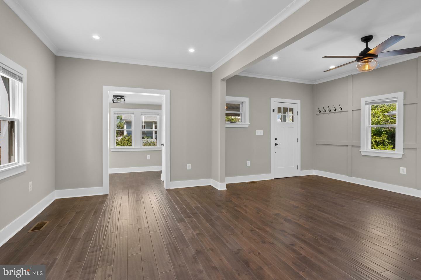 Property Photo: 7 Dunbar Avenue MD 21228