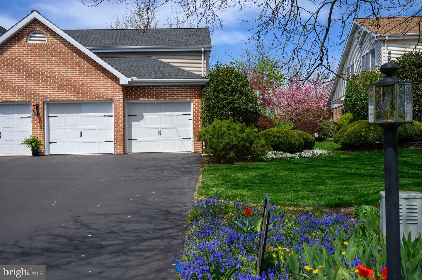 Property Photo: 141 Stone Hedge Court PA 17042