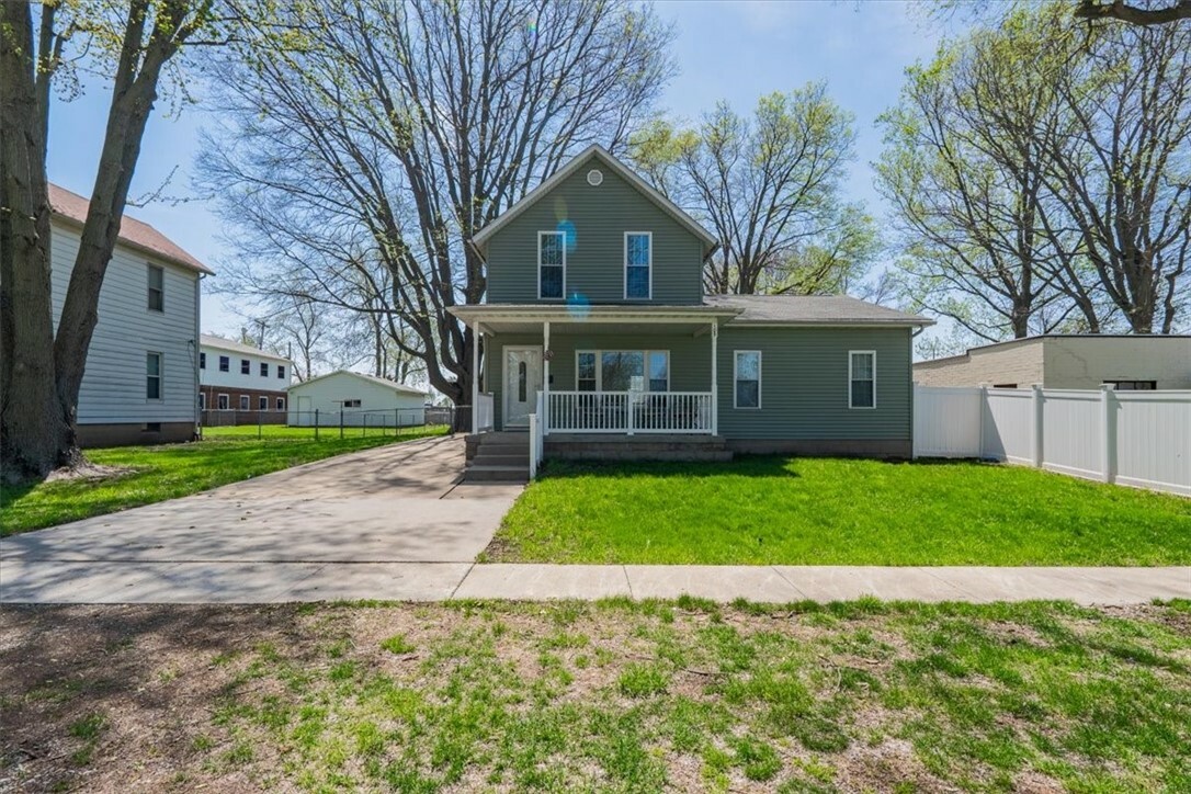 109 W Bower Street  Oreana IL 62554 photo