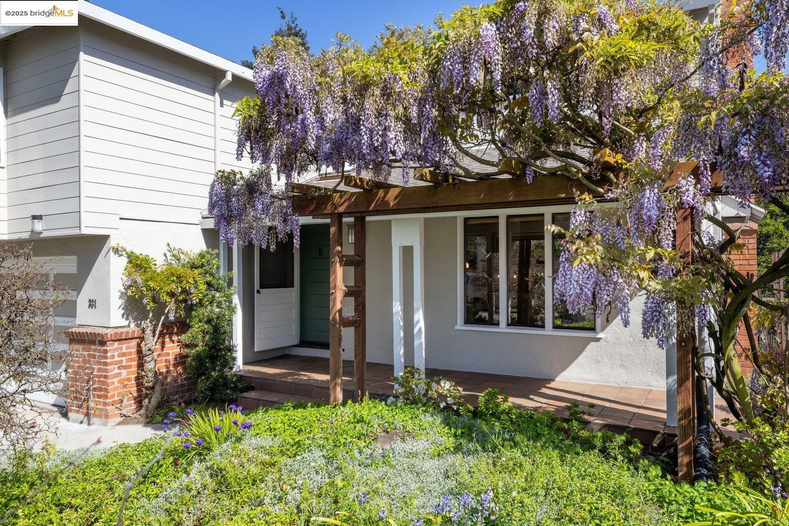 331 Marlow Dr  Oakland CA 94605 photo