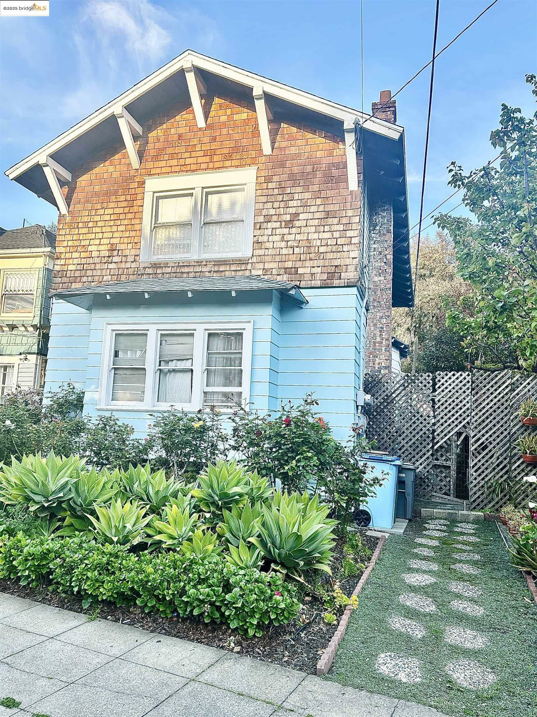 Property Photo: 2537 Chilton Way CA 94704