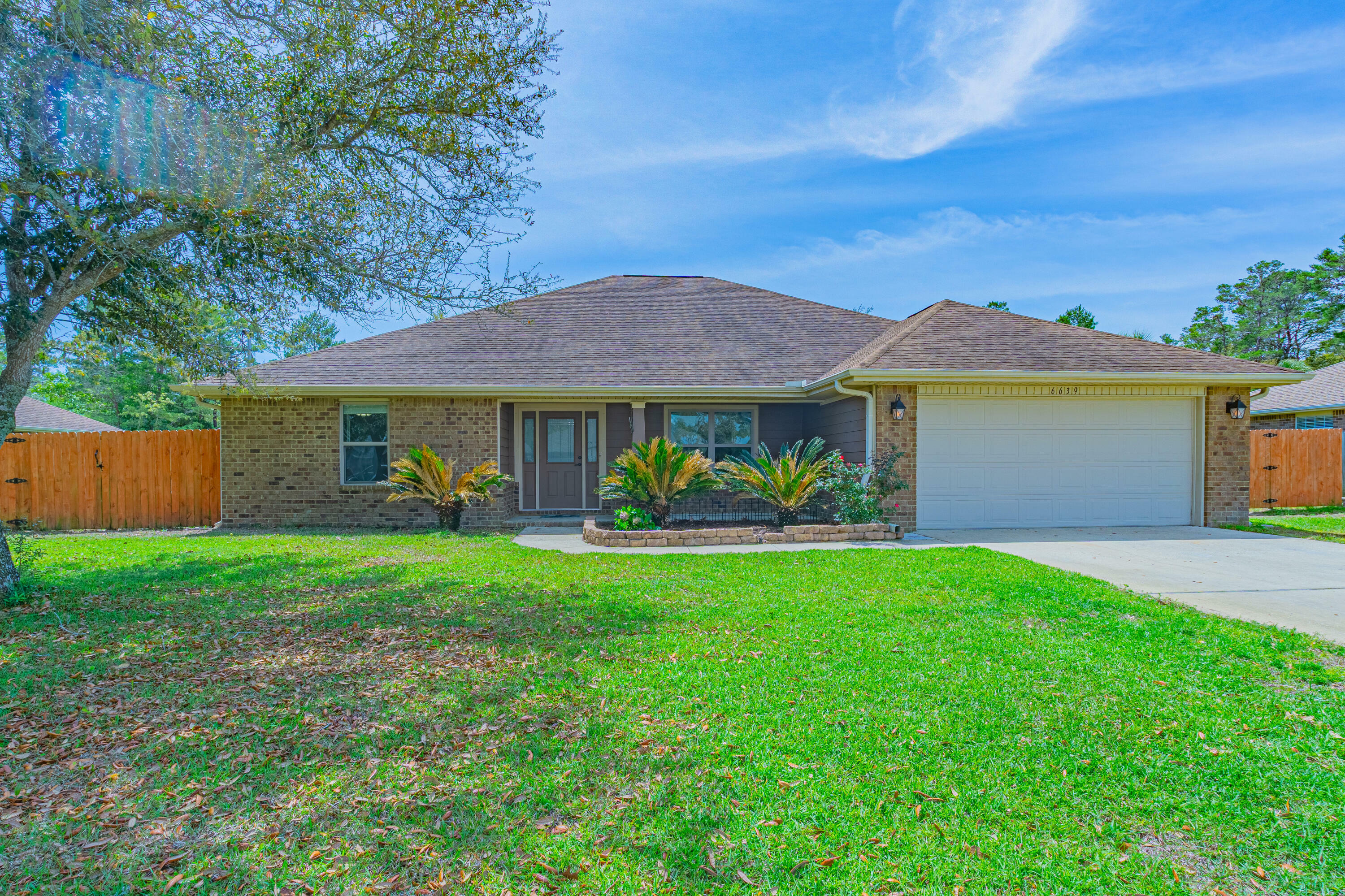 Property Photo: 6639 Castlewood Street FL 32566