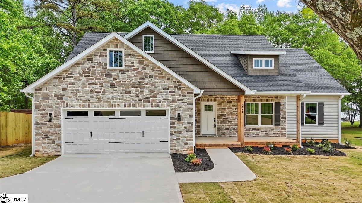 Property Photo: 701 Coneross Creek Road SC 29678