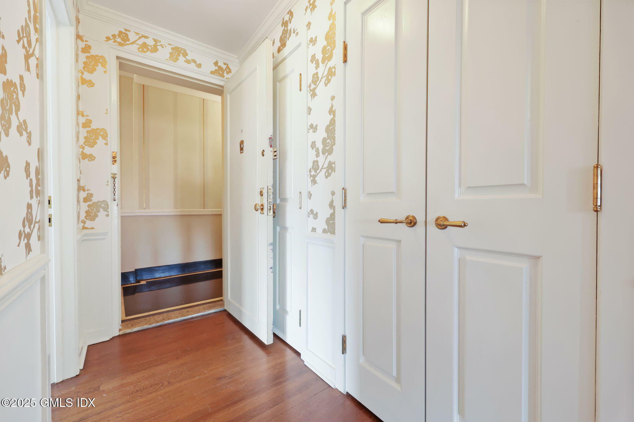 Property Photo: 40 W Elm Street 2K CT 06830