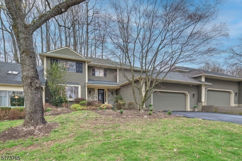Property Photo: 10 Hunters Cir NJ 08833