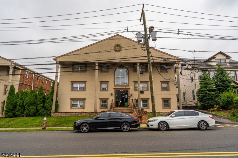 816 W Grand St 2C  Elizabeth City NJ 07202 photo