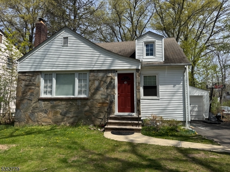 Property Photo: 36 W Hobart Gap Rd NJ 07039