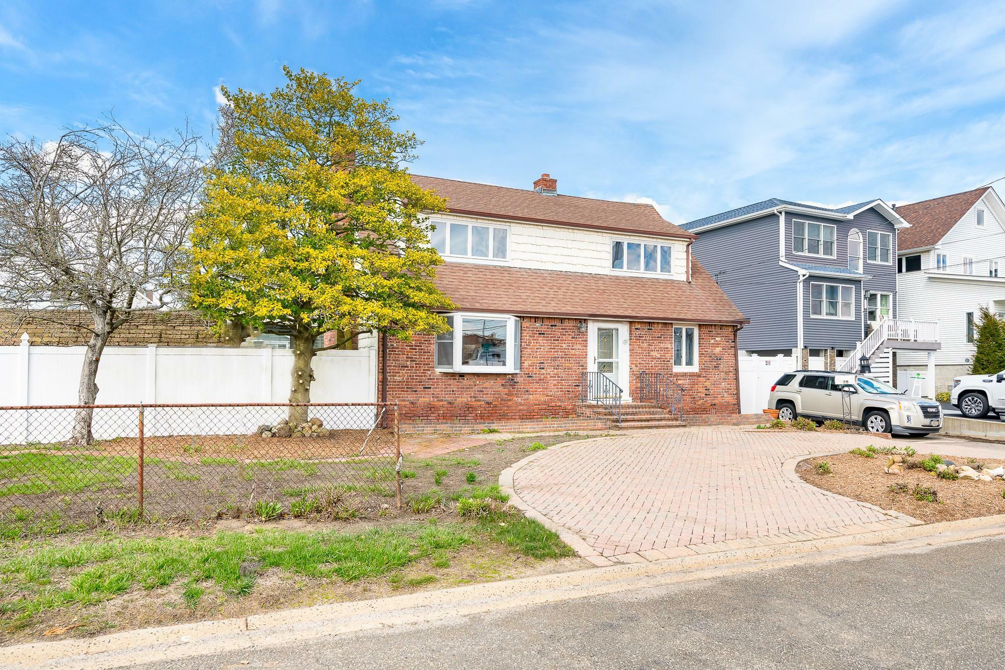 Property Photo:  39 Mitchell Avenue  NY 11702 