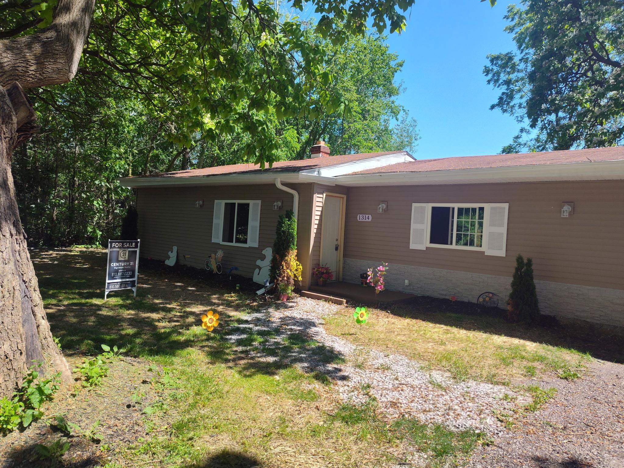Property Photo:  1314 Alexandrine Street  MI 48458-1709 