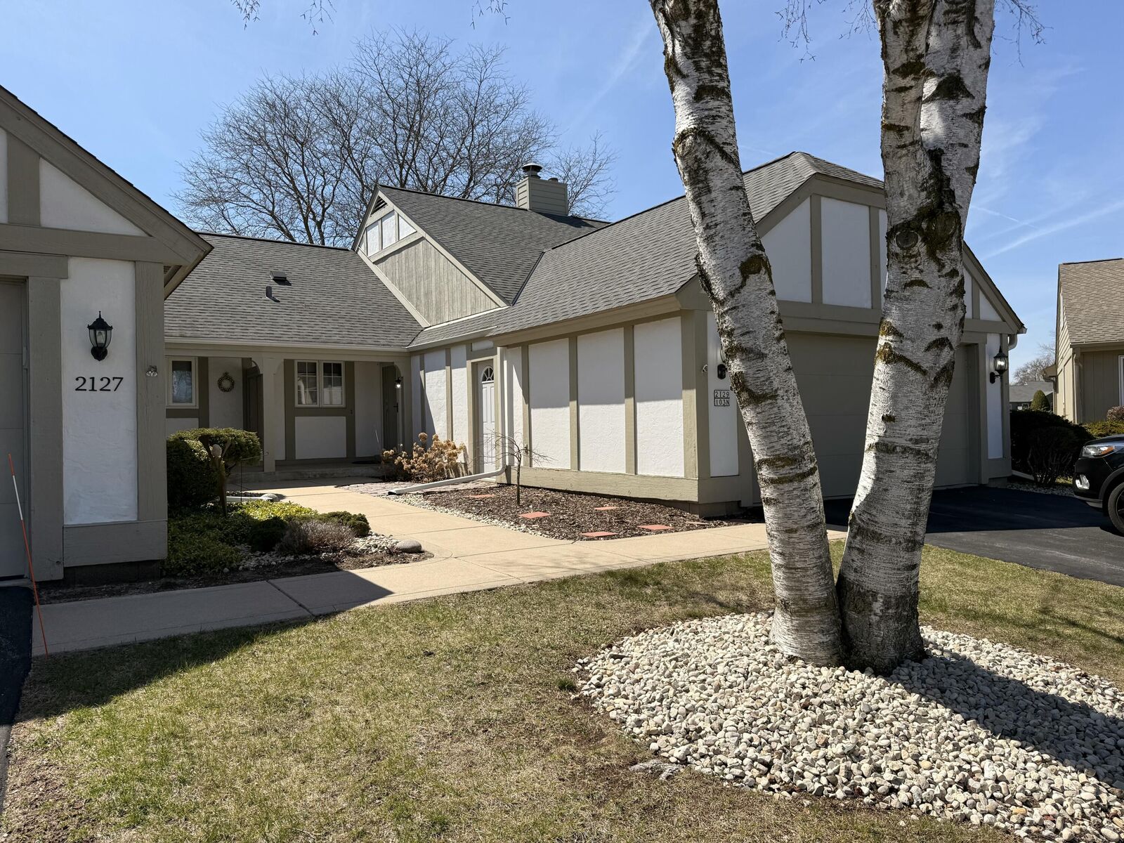 Property Photo:  2129 W Raleigh Ct  WI 53092 