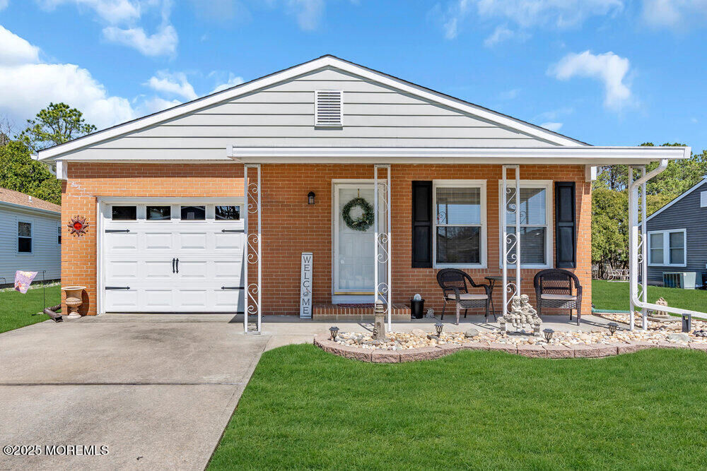 Property Photo:  27 Selkirk Avenue  NJ 08757 