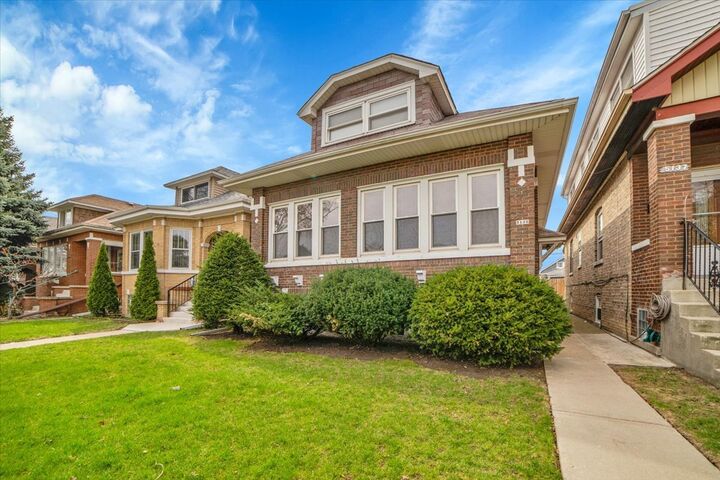 5135 W George Street  Chicago IL 60641 photo