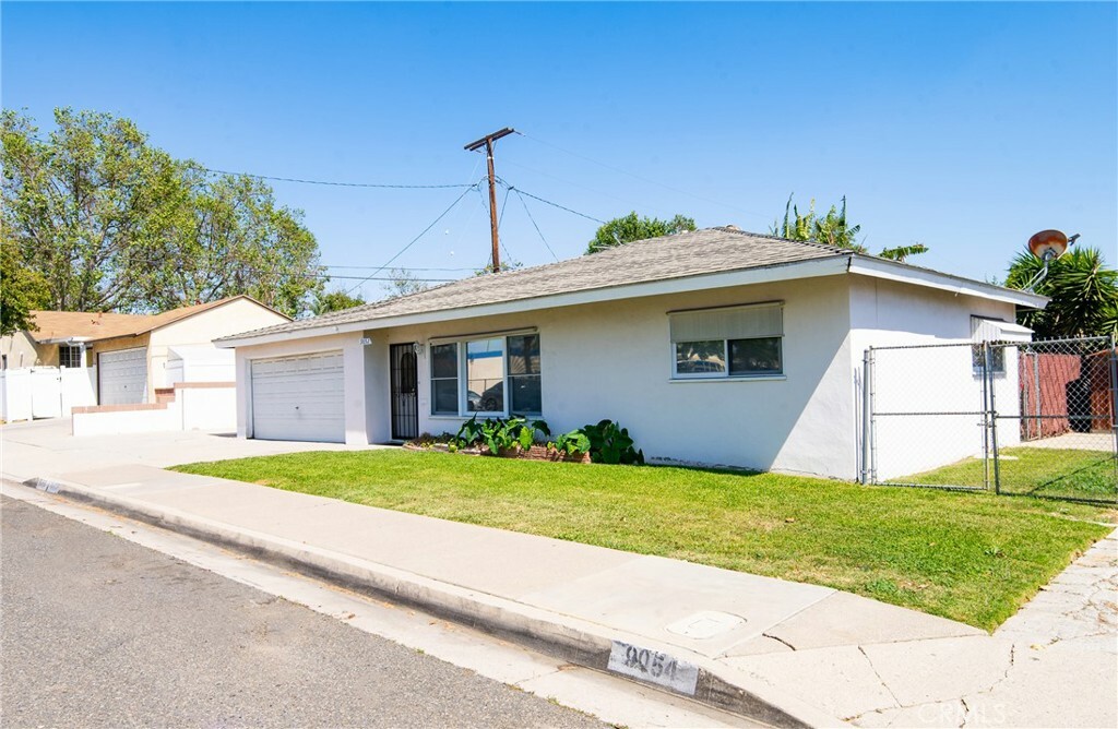 Property Photo: 9052 Laurel Avenue CA 90605