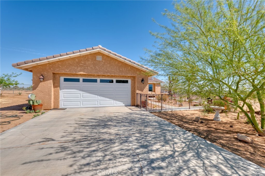 Property Photo: 57968 Aberdeen Drive CA 92284
