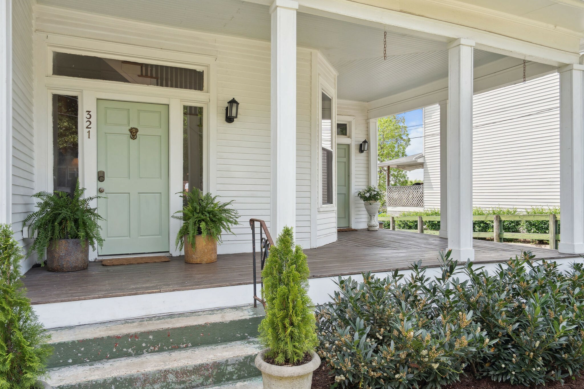 Property Photo: 321 Elberta St TN 37210