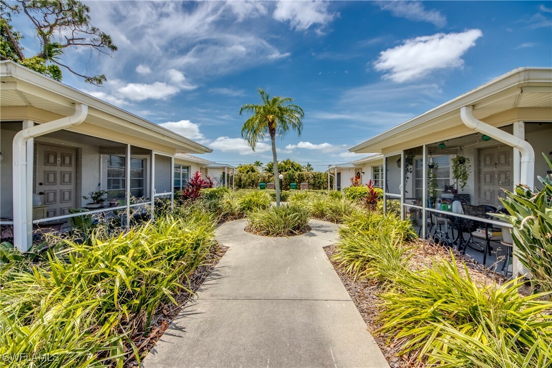 Property Photo: 918 SE 24th Avenue A FL 33990
