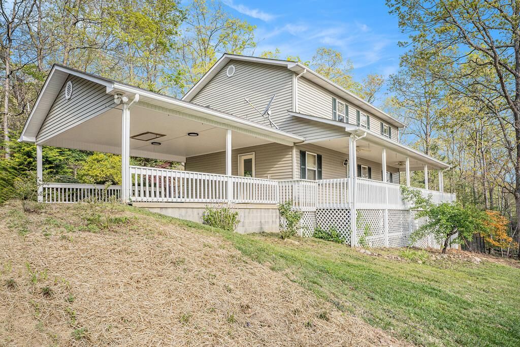 Property Photo: 542 Sharp Top Circle GA 30512