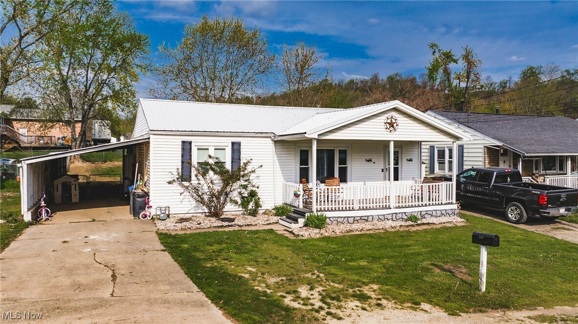 Property Photo: 512 Victoria Avenue WV 26101