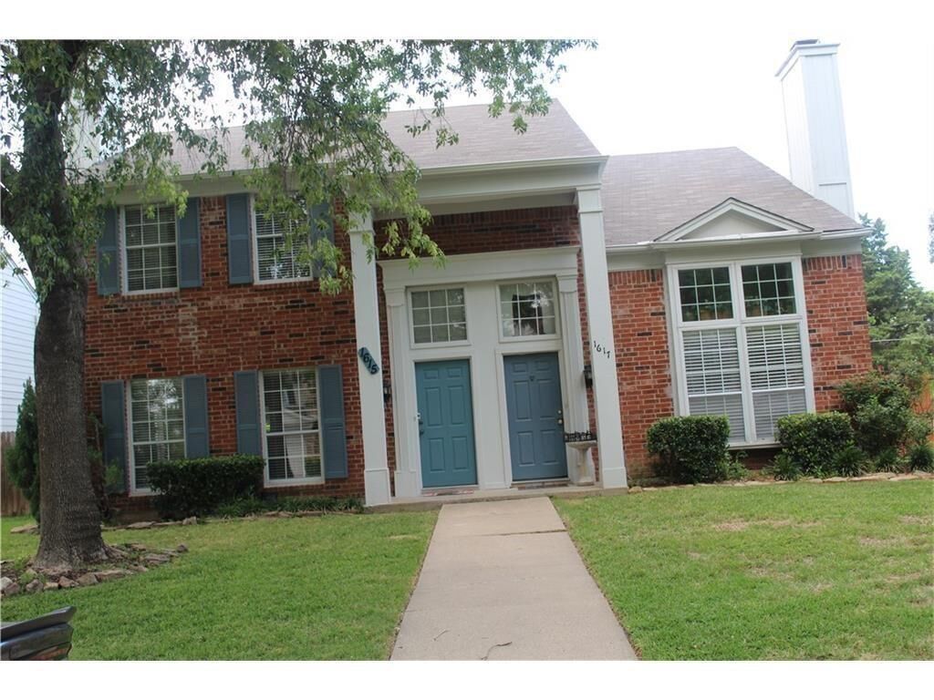 Property Photo:  1615 Maybrook Court  TX 76014 