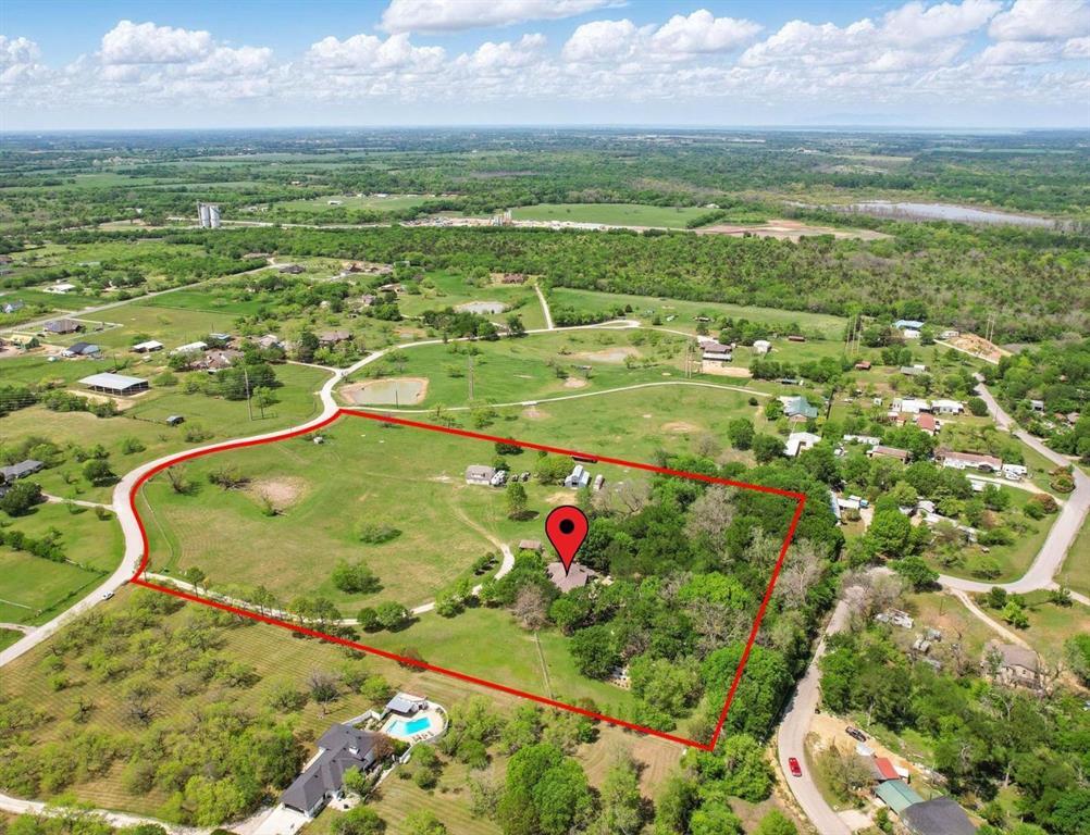 Property Photo: 3048 N Trinity Road TX 76208