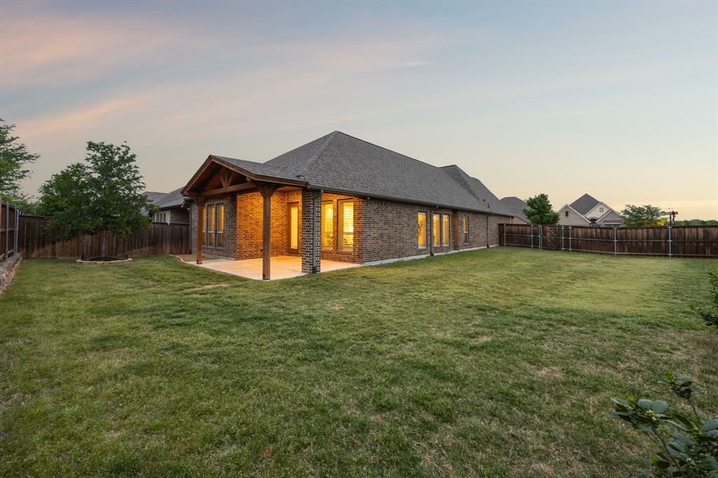 Property Photo: 8517 Holliday Creek Way TX 75071