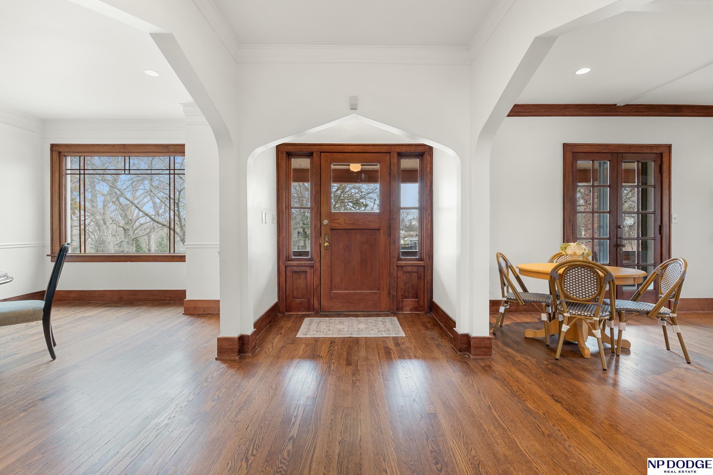 Property Photo: 810 Ridgewood Avenue NE 68114