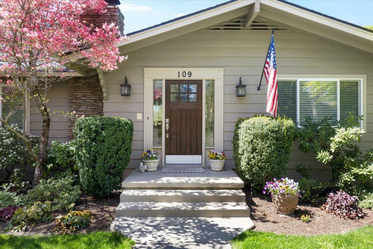 Property Photo: 109 Kensington OR 97504