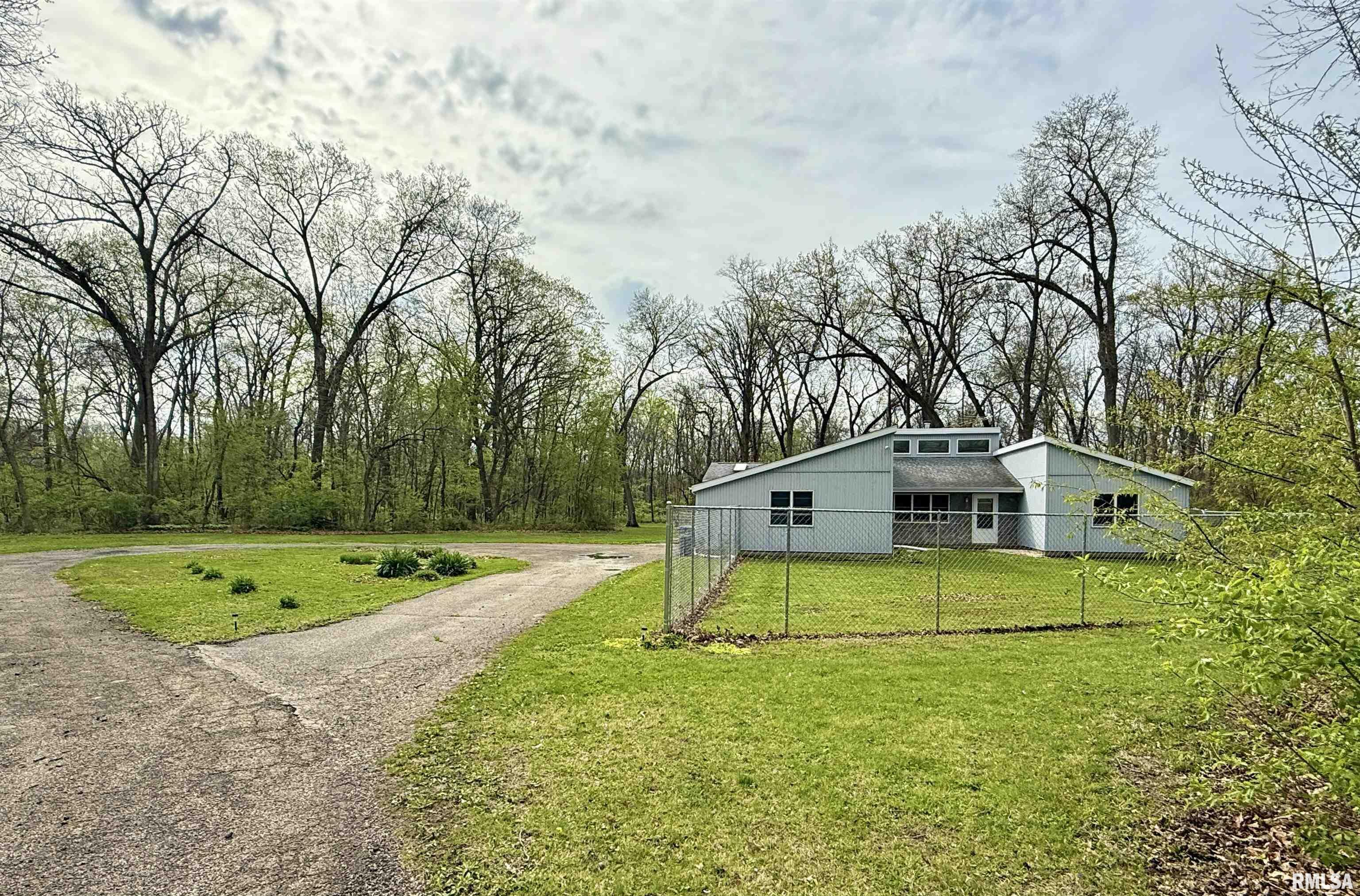 Property Photo: 568 Knox Hwy 26 IL 61401