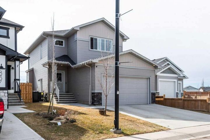 835 Hampshire Crescent NE  High River AB T1V 0E4 photo
