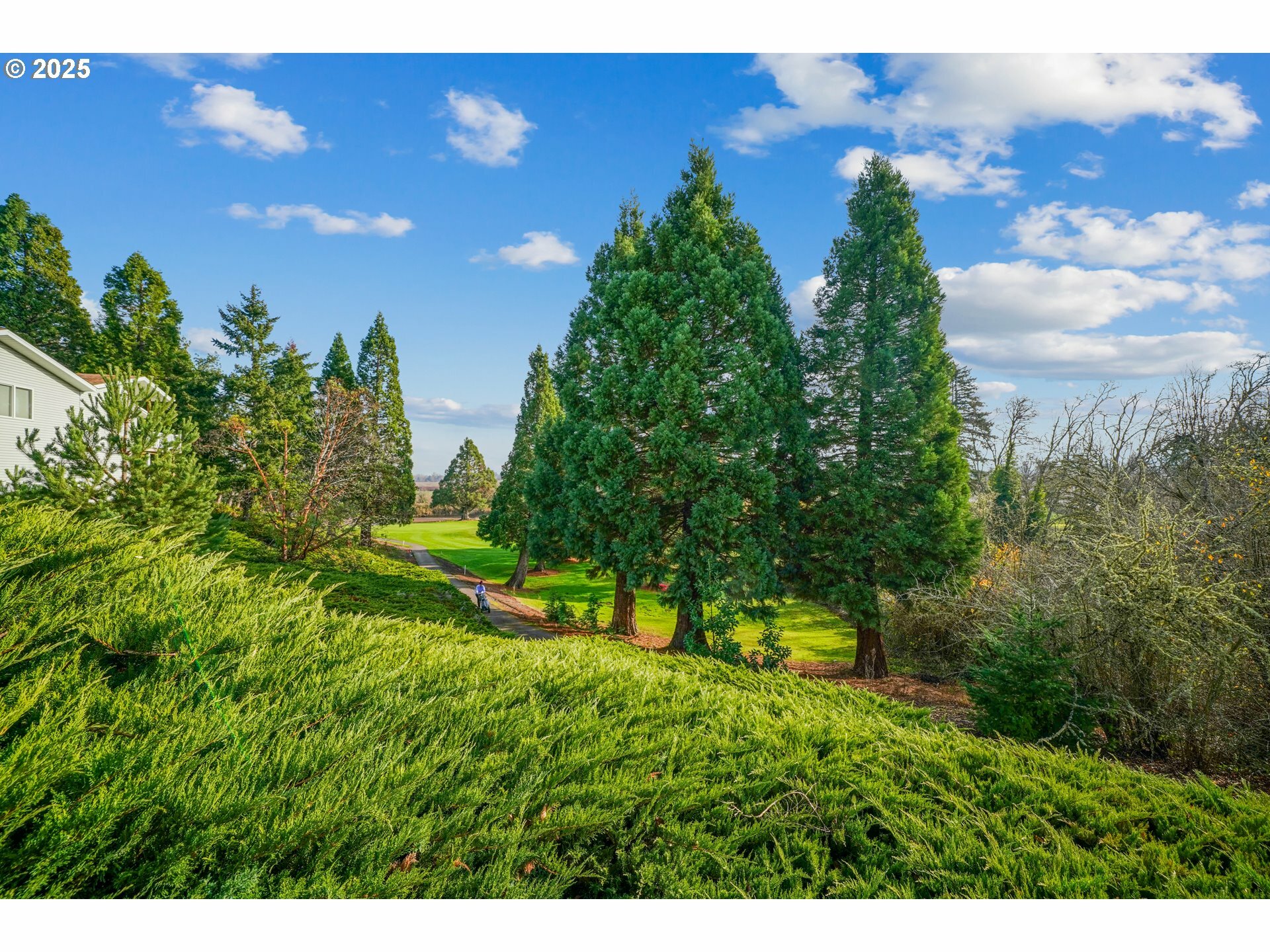 Property Photo: 2856 Oakcrest Dr OR 97304