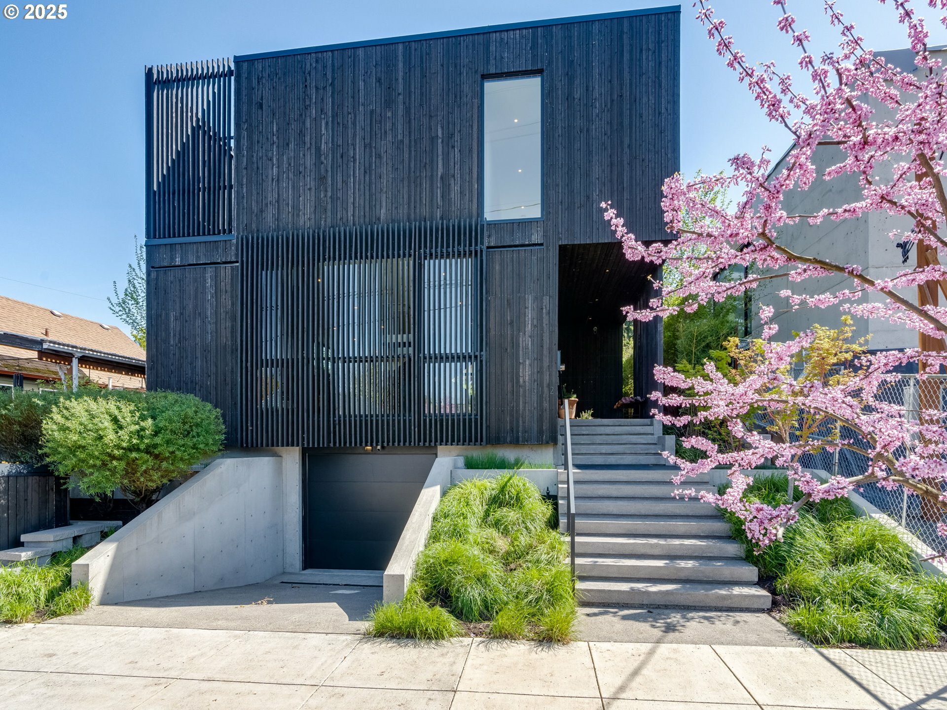 Property Photo: 3112 SE 36th Ave OR 97202