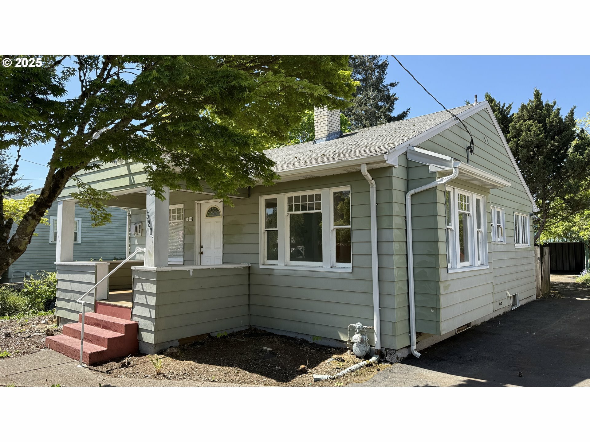 Property Photo: 5201 SE 68th Ave OR 97206