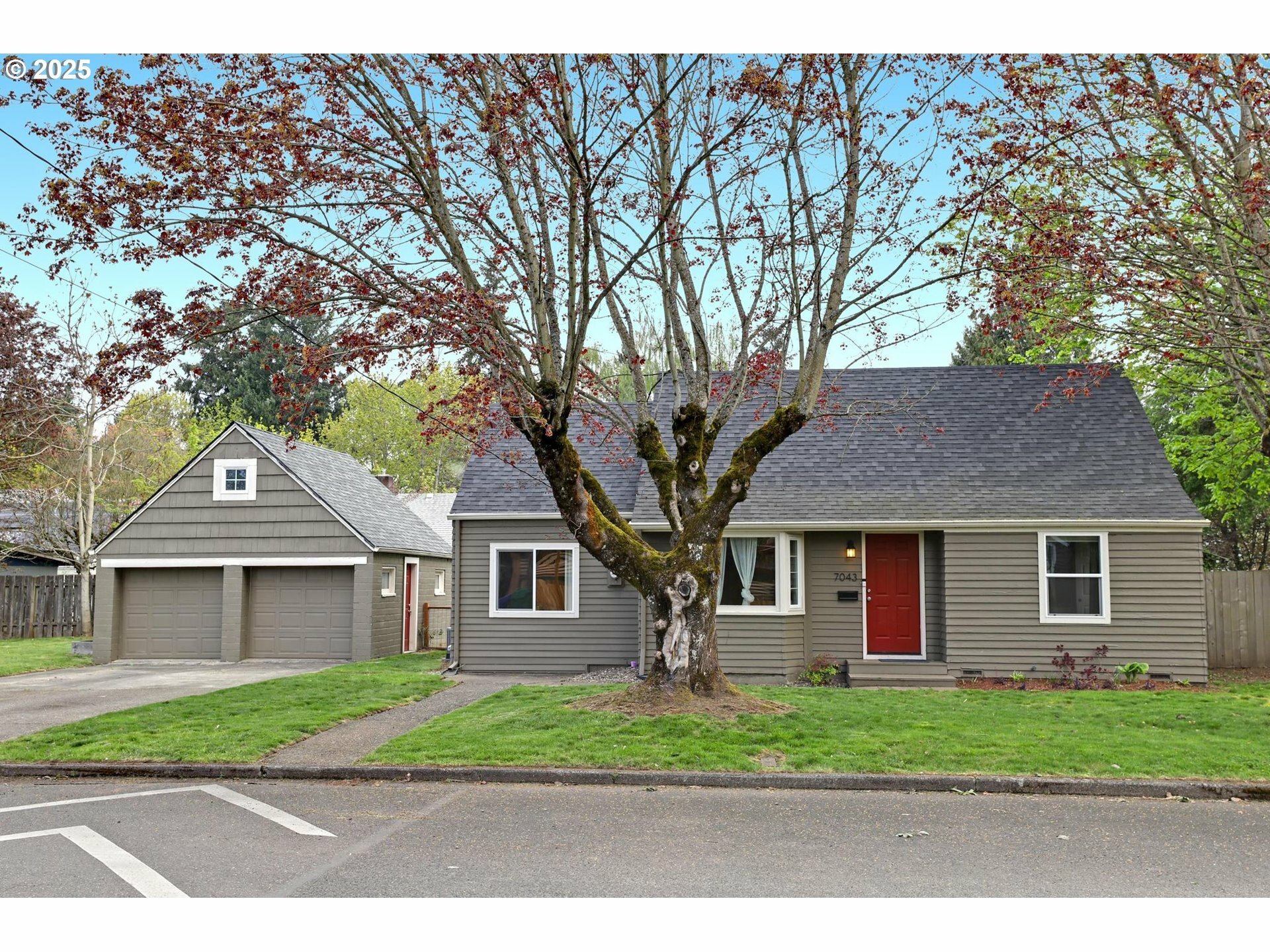 Property Photo: 7043 NE Sumner St OR 97218