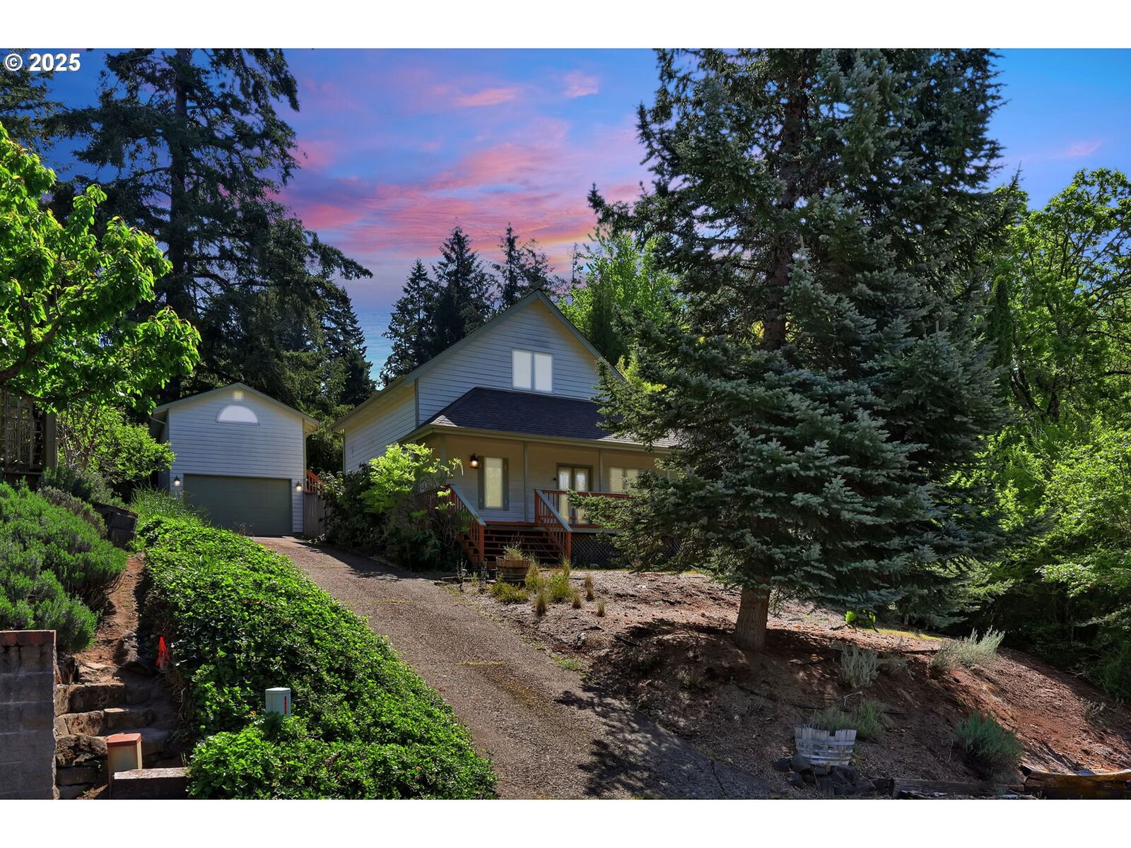 Property Photo:  4519 Paddock Dr  OR 97405 