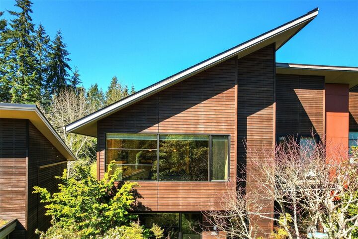 Property Photo:  752  Vineyard Lane L205  WA 98110 