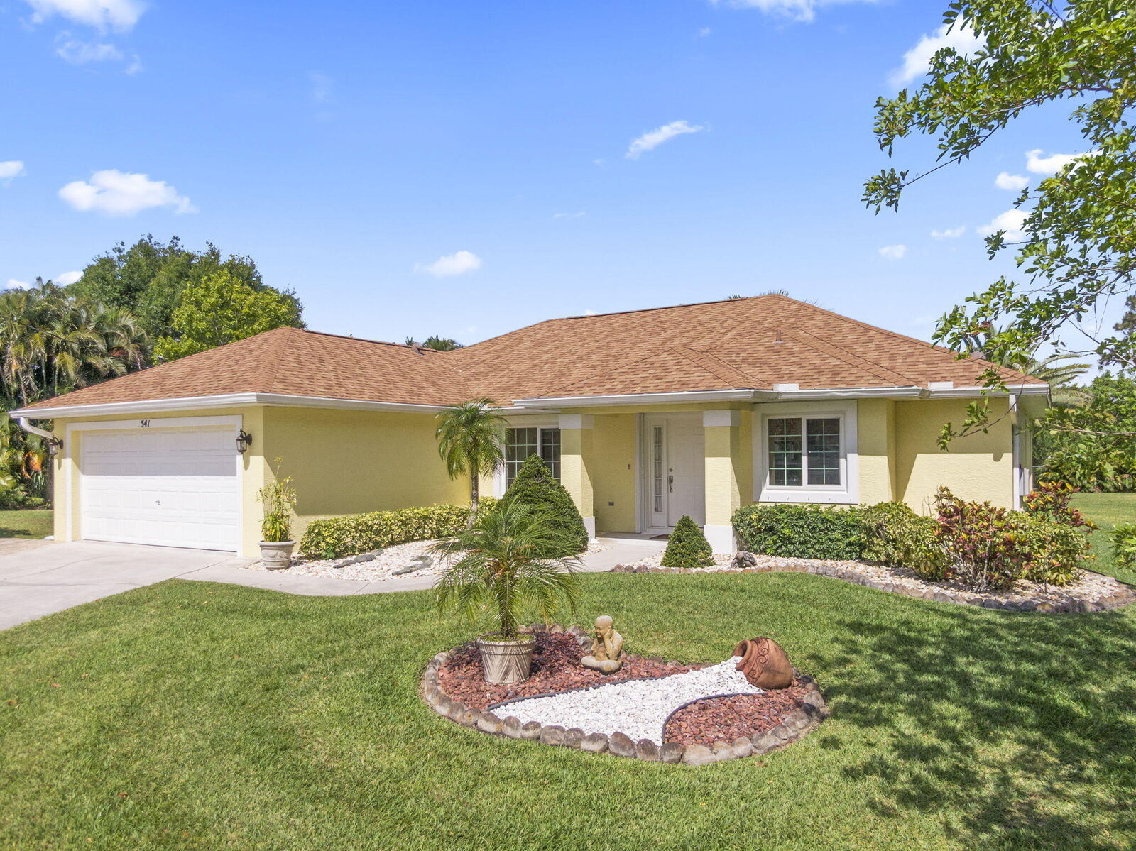 Property Photo:  541 SW Saturn Court  FL 34953 