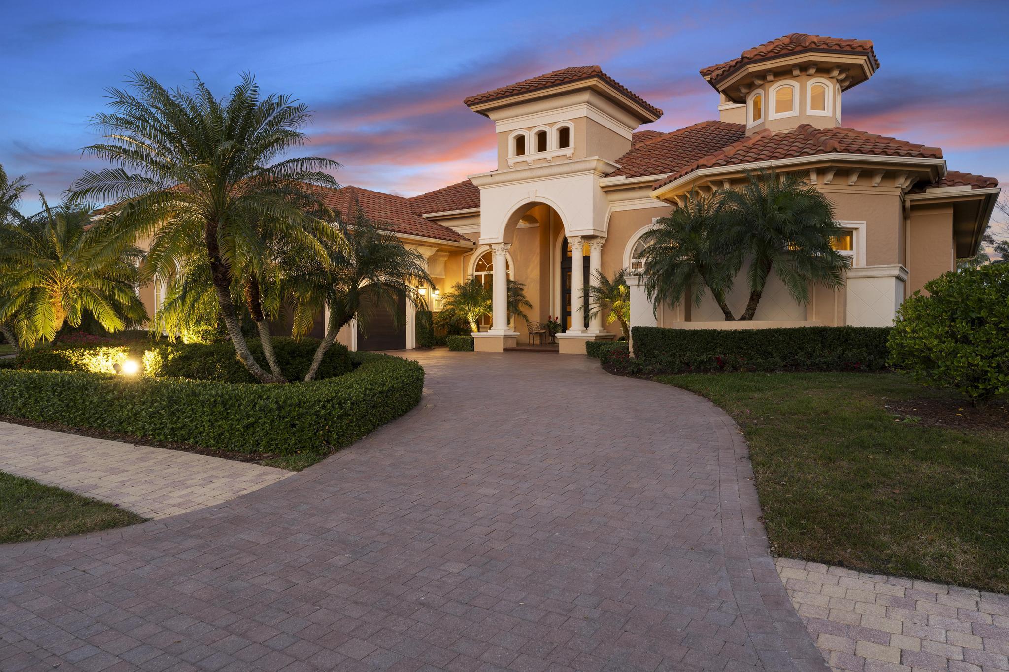 Property Photo: 124 SE Rio Casarano FL 34984