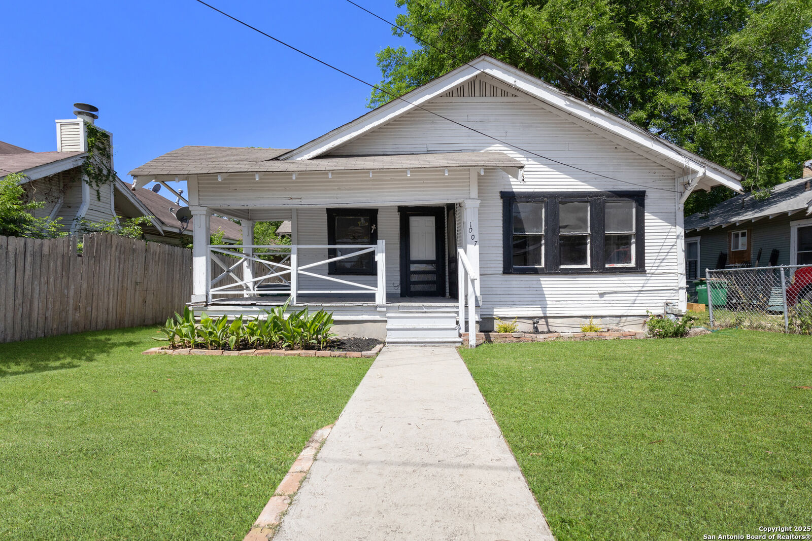 Property Photo: 1007 Pine TX 78210