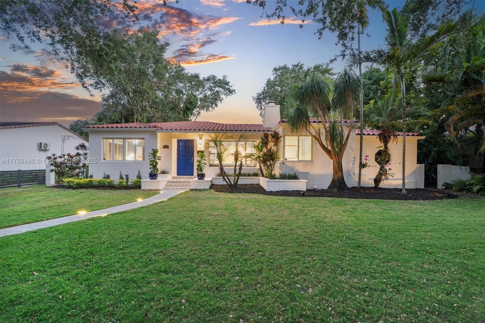 Property Photo:  558 NE 94th St  FL 33138 