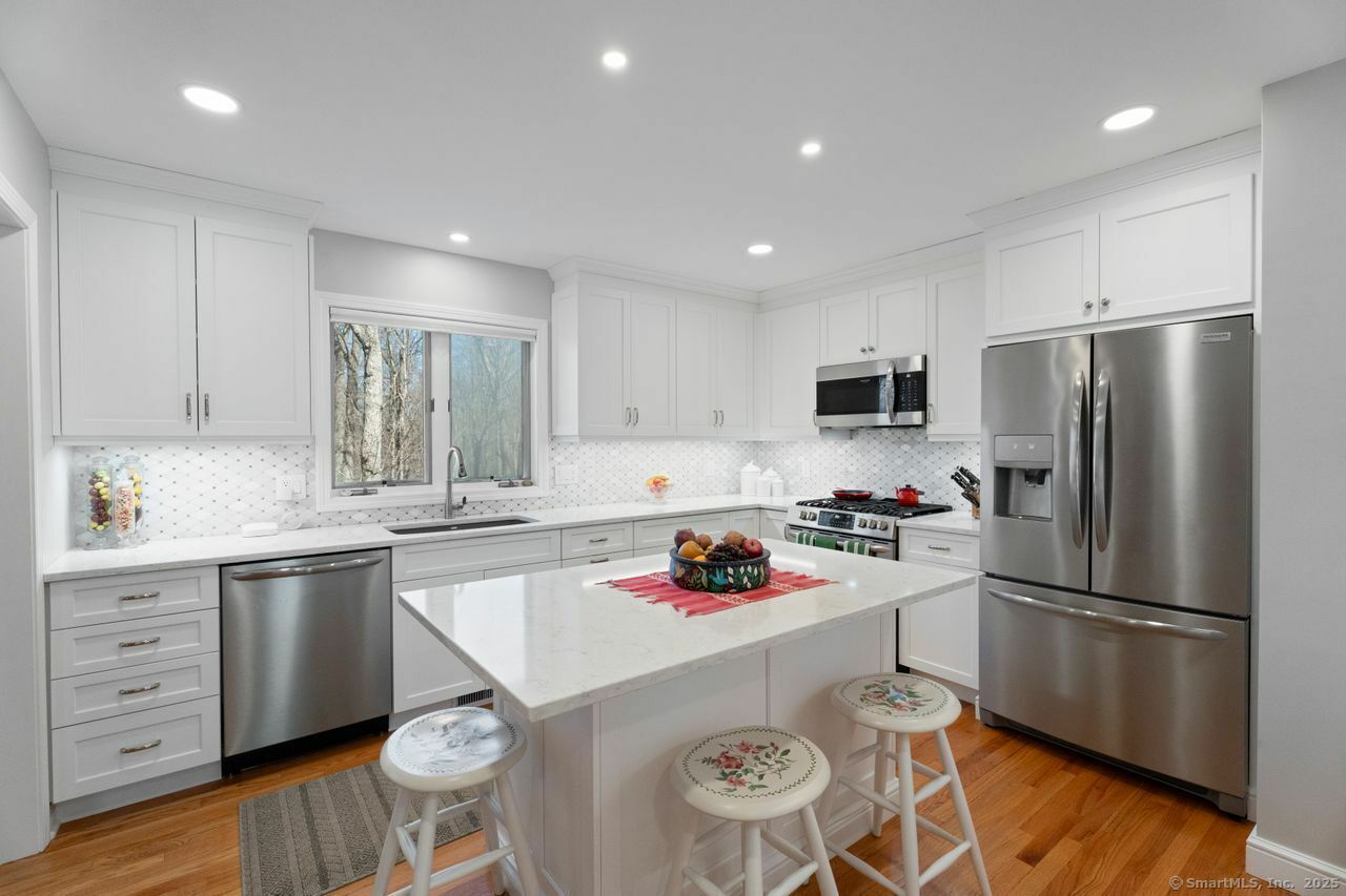 Property Photo: 36 Cobblestone Drive CT 06518