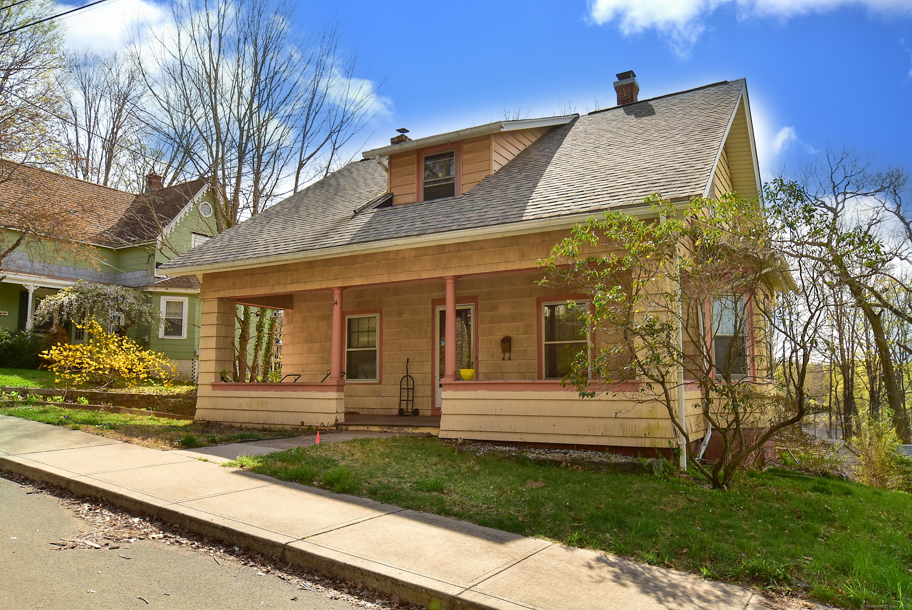 Property Photo: 14 Gaynor Place CT 06066