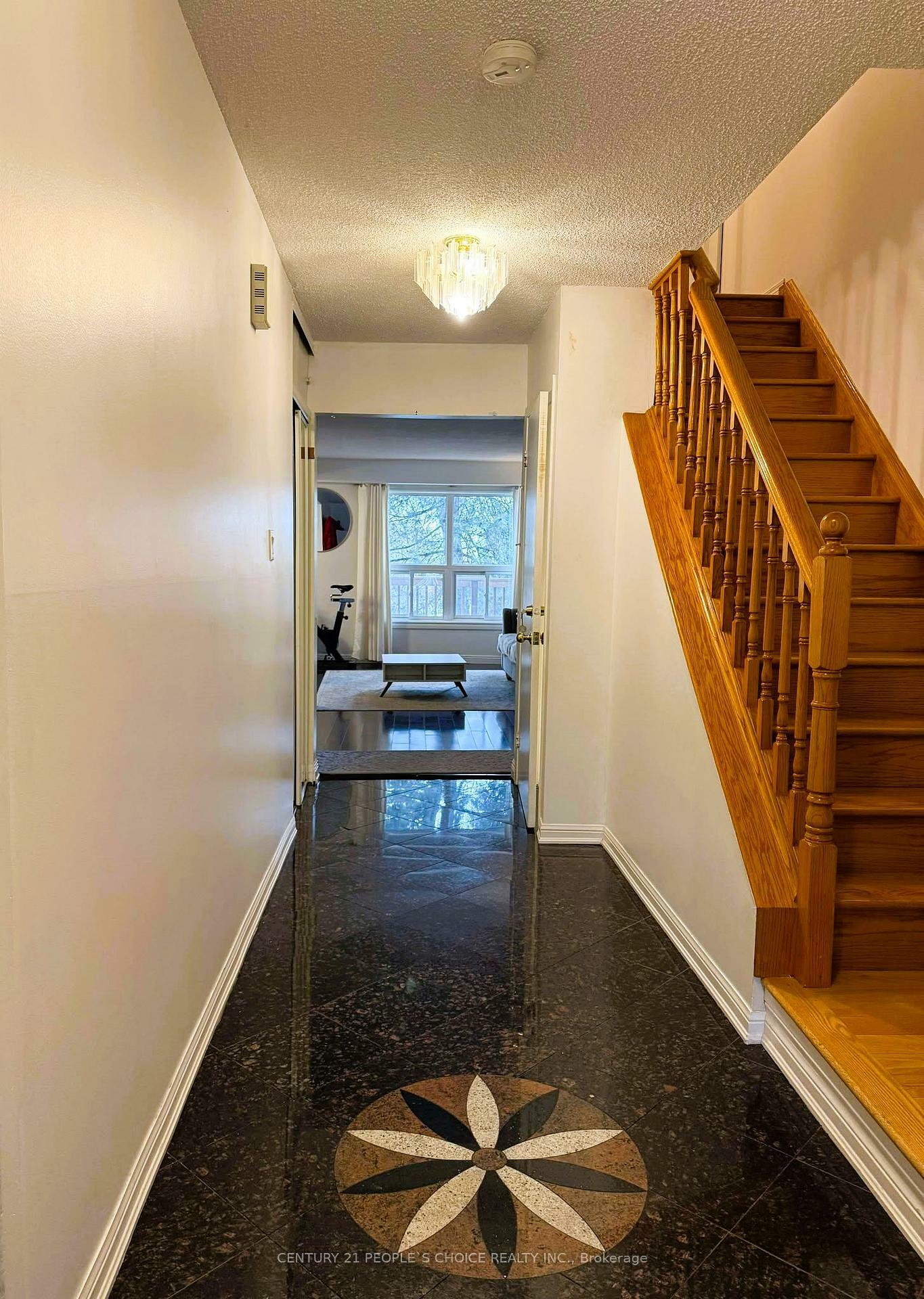 Property Photo:  101 Dundalk Drive 1  ON M1P 4V1 