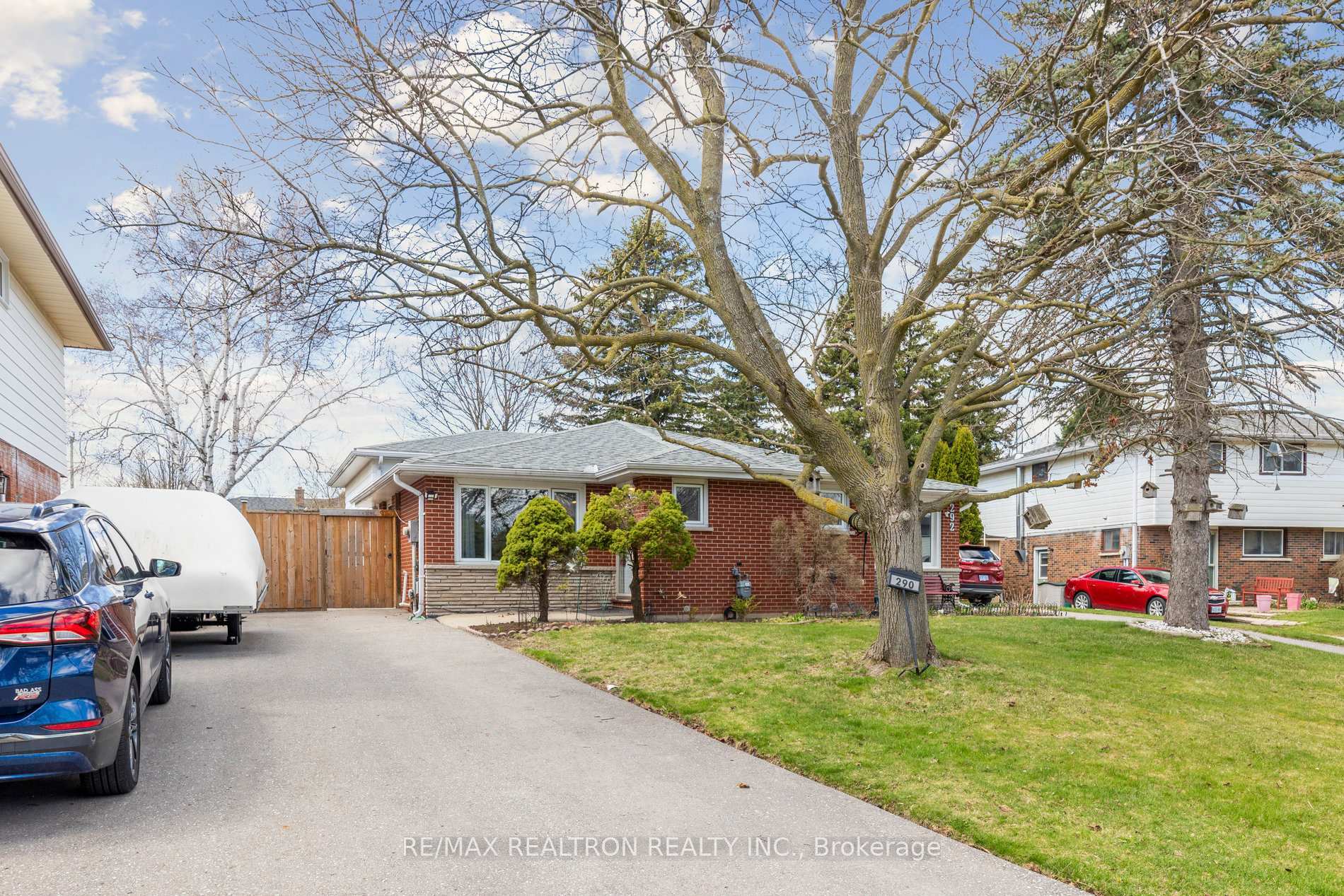 Property Photo: 290 Brighton Court ON L1G 6H6