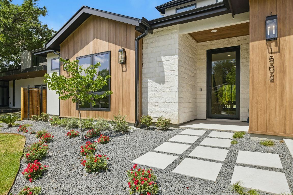 Property Photo: 1502 Barn Swallow Drive TX 78746